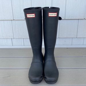 Black Hunter rainboots!